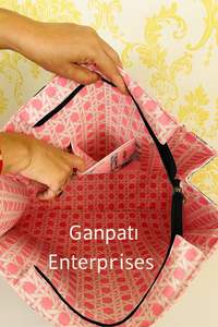 Sac fourre-tout matelassé en coton fait main pour femme, léger, tissu 300 GSM, style vintage, imprimé, lavable, design élégant, fermeture éclair, été - Product Image 3