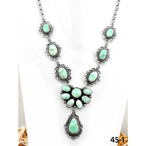 Collier artisanal du Sud-Ouest avec turquoise Paloma et argent sterling, motifs classiques de fleurs, d'ancres et de chiffres, chaînes à perles - Product Image 2
