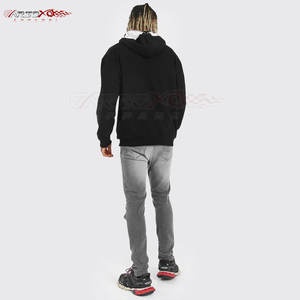 Sweat à capuche pour homme de marque Basics avec fermeture éclair lisse à l'avant et coupe élégante pour les tenues de tous les jours - Product Image 3