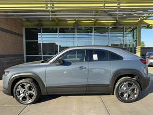 NEATLY USED AND PRICE FRIENDLY 2022 M - MX-30 Premium Plus FWD Voiture électrique - Product Image 5