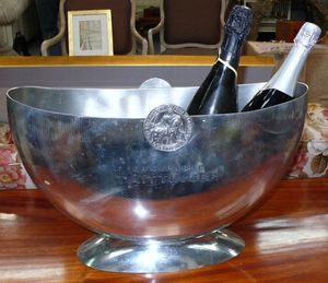 Cuenco de vino y champán de cabeza de ciervo grande decorativo y útil hecho de aluminio niquelado - Product Image 1