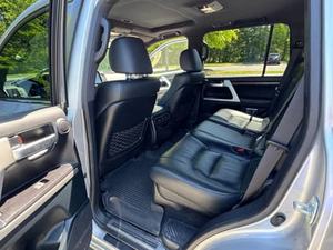 Toyota Land Cruiser Heritage Edition 2021, Motor V8 de 5.7 Litros, Tracción en las 4 Ruedas, Asientos en la Tercera Fila, Último Año de la Serie 200 - Product Image 3