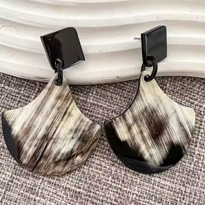 ต่างหูรูปเขาสัตว์ธรรมชาติสำหรับผู้หญิงต่างหูรูปควายขนาดตามสั่งงานฝีมือรูปพระจันทร์เสี้ยว - Product Image 3