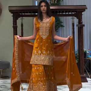 Dernières collections de kurtis décontractées pour femmes, tendances de la mode, costumes salwar kameez et robes anarkali pour femmes en gros - Product Image 1