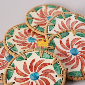 Posavasos de bambú tejidos ecológicos hechos a mano con incrustaciones florales, esteras artísticas para bebidas para cocina, bar e ideas de regalos - Product Image 1