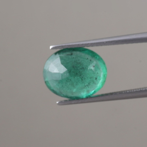 Esmeralda Natural Certificada por Terceros, Gema Suelta al por Mayor, 4.83 Quilates, Corte Ovalado 13x9.5mm, Verde Premium, Encerado/Aceitado - Product Image 3