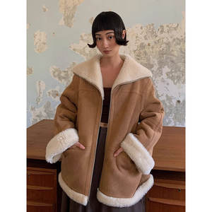 เสื้อแจ็คเก็ตขนแกะแบบกลับด้านได้ รุ่น August Night ทำจากขนสัตว์ผสมหนังเทียม แต่งปกขนสัตว์ ผ้าหนังกลับสำหรับฤดูหนาว - Product Image 5