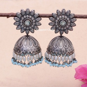 Boucles d'oreilles indiennes antiques plaquées argent Jhumka bijoux grande taille pour femmes - Product Image 1