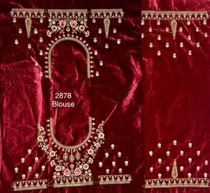 Terciopelo de diseñador con bordado múltiple pesado Nupcial Lehenga Choli Fabricante DE LA India al precio más bajo - Product Image 5