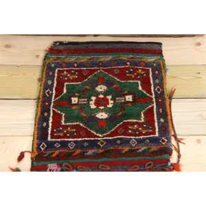 Alfombra pequeña vintage de 1.5x4.5 pies, alfombra turca de lana con lunares rojos - Product Image 3