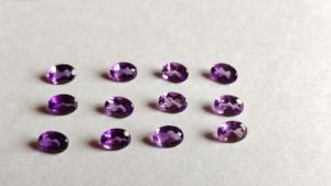 Vente en gros d'améthyste brésilienne naturelle 6X8mm de forme ovale pierres précieuses semi-précieuses violettes en vrac lot de pierres précieuses taillées en quartz - Product Image 3