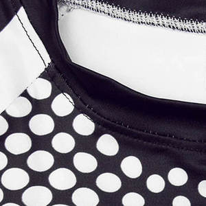 100% Polyester imperméable personnalisé imprimé Rash Guard séchage rapide hommes Protection solaire vêtements Slim Fit Compression Rash Guard - Product Image 5