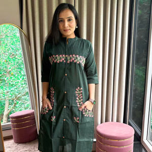 ชุดคุर्ติอินเดียทรงเอไลน์พร้อมกระเป๋า  งานฝีมือคุณภาพดี  ชุดพื้นเมืองทันสมัยสำหรับผู้หญิง เหมาะสำหรับใส่เที่ยวเล่น  ทำงาน  หรือไปงานปาร์ตี้  ไม่มีลายพิมพ์ - Product Image 1