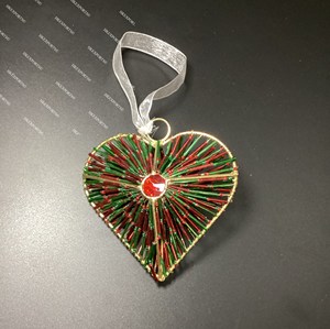 Adornos colgantes con cuentas multicolores en forma de corazón de Navidad hechos a mano, decoración decorativa para árbol de vacaciones - Product Image 1