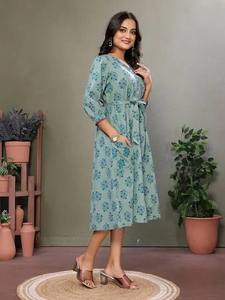 Robe indienne de voyage et de bureau en coton fait main pour femme robe d'été à imprimé floral tenue décontractée pour fille cadeau personnalisé - Product Image 3