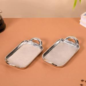 Juego de 2 Bandejas Redondas Pequeñas de Metal Plateado con Acabado Liso, Mini Platos para Aperitivos y Bocadillos con Asas, Artesanía Metálica para Bodas - Product Image 5