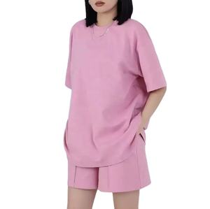 Survêtement 2 pièces personnalisé pour femmes avec t-shirt brodé pantalon court taille haute respirant pantalon court taille haute ensemble de t-shirts - Product Image 2