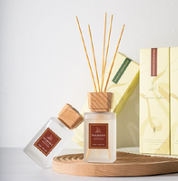 Diffuseur de parfum haut de gamme 150 ml en verre dépoli rectangulaire avec bâtonnets en rotin naturel – Ensemble de luxe pour aromathérapie et décoration intérieure, idéal comme souvenir