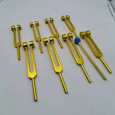 Juego de 9 Diapasones de Solfeggio y 9 Diapasones de Chakra con Peso Dorado, Afinados a .25Hz para Sanación con Sonido - Product Image 2