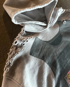 เสื้อฮู้ดดี้ทรงบ็อกซี่แบบครอป ผ้าเฟรนช์เทอร์รี่ 420 แกรม พิมพ์ลายกราฟิก ล้างสีแบบแอซิดวอช ทรงโอเวอร์ไซส์ สไตล์ดิสเทรส - Product Image 4