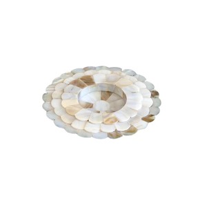 Posavasos artesanal con incrustaciones de nácar de la India que aporta belleza atemporal a las cocinas modernas - Product Image 1