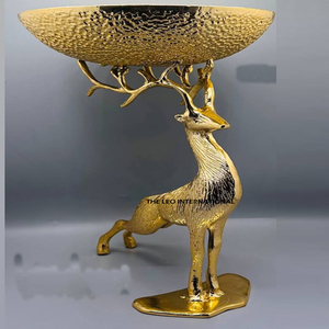 Fancy Standing Reno Head Indian Gold Cuencos para servir Tazones de sopa de lujo Tazón de textura martillada Dorado - Product Image 1