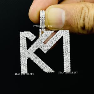 Colgante de Oro de 10K con Incrustaciones de Diamantes Cultivados en Laboratorio, Personalizado, Unisex, Estilo Hip Hop, Corte Brillante Redondo, con Logotipo de Letra - Product Image 2