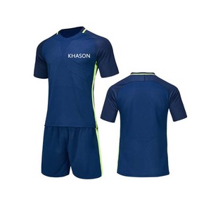 Maillot de football/soccer personnalisé 2025 avec logo, anti-rétrécissement, en tissu léger 260g polyester/coton, col en V, manches longues - Product Image 2