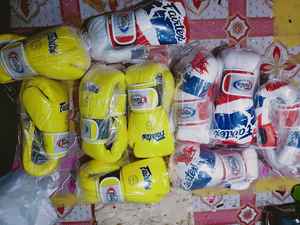 ถุงมือ MMA หนังแท้คุณภาพดีที่สุด ผลิตตามสั่ง ถุงมือ Fairtex สำหรับการต่อสู้ ดูดซับความชื้น ปิดด้วยแถบตีนตุ๊กแก อุปกรณ์มวยระดับพรีเมียม - Product Image 4