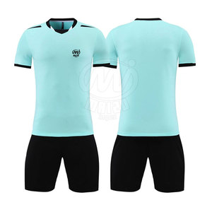 Tenues de football personnalisées 2025 pour équipes de club, ensembles uniformes sportifs en polyester 100% uni, séchage rapide et respirant, personnalisables pour équipes - Product Image 1