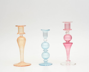 Porte-bougie en verre soufflé artisanal de luxe en forme de cœur, cadeau décoratif et objet d'artisanat pour la décoration de la maison et les mariages - Product Image 2
