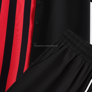 Ensemble de shorts rayés pour homme sur mesure OEM - Design rouge et noir à deux pièces, tenue streetwear d'été - Product Image 4