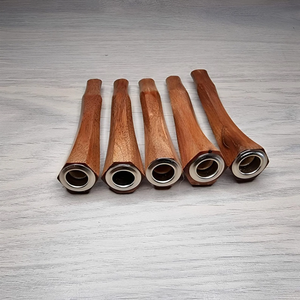 Pipa de Fumar Cigarros Moderna, Hecha a Mano, de Madera Natural Curvada, con Acabado Liso, Reutilizable, para Cigarros y Hierbas Secas - Product Image 1