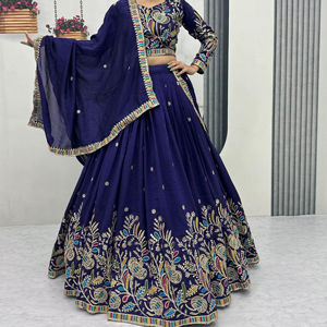 Ensemble Lehenga Choli et Dupatta en tissu avec broderie lourde, pour les occasions spéciales, les mariages, les tenues de soirée, Lehenga fantaisie avec travail de codage, Lehenga avec sequins - Product Image 1