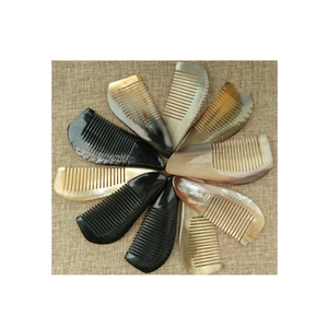 Peigne à cheveux en corne sculptée de buffle naturel Couleur aléatoire Massage barbe Design multi-usages pcs vente chaude - Product Image 1