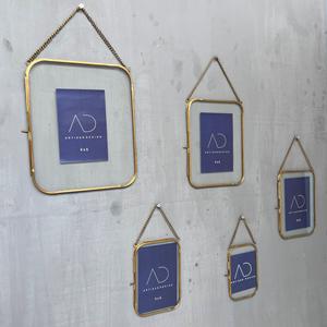 Ensemble de 5 cadres photo suspendus, cadre photo décoratif en métal laiton et verre avec finition laiton - Product Image 5