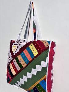 Venta al por mayor lote de algodón hecho a mano acolchado bolso de mano personalizado Patchwork impreso comestibles playa uso diario gran regalo para las mujeres - Product Image 2