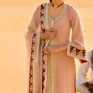 NEW--ELEGANT broderie sur KURTA, pantalon avec robe dupata embellissant les perles de verre en cristal, travail DABKA pour les tenues de fête/mariage @ 2022 - Product Image 1