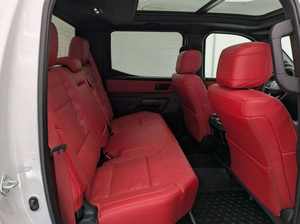 Camioneta 2024 PRO 4dr Crew-Max 4WD con Caja de 5.5', Motor 3.4L 6 Cilindros Turbo Gasolina/Petróleo, Volante a la Izquierda, Techo Panorámico de Aluminio - Product Image 4