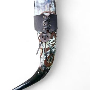 Corne à boire de luxe 2024 sculptée à la main en buffle viking médiéval, écologique, avec support en fer, couleur naturelle, décorative, Love - Product Image 5