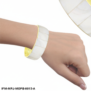 กำไลข้อมือทองเหลืองประดับเปลือกหอยมุกสีขาว งานฝีมือ สำหรับผู้หญิง - Product Image 2