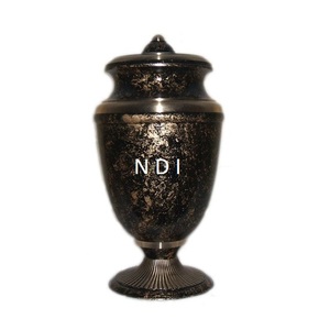 Urnes de crémation en laiton Urne funéraire souvenir Design fait à la main Vert foncé Antique brillant finition cendres funéraires fournisseur de l'Inde - Product Image 4