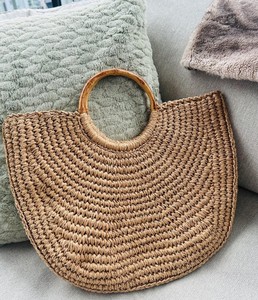 Sac à main au crochet avec poignée en os et design semi-circulaire - Product Image 2