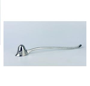 Éteignoir à bougie en acier inoxydable utilitaire offrant un contrôle pratique de la flamme pour une utilisation quotidienne de bougies à la maison - Product Image 4