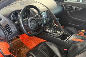 Jaguar F-Type R Coupé 2017 Usado, Motor V8 Supercargado, Color Naranja Arena, Paquete Vision Pack 2, Mayormente de Propietarios del Sur - Product Image 4