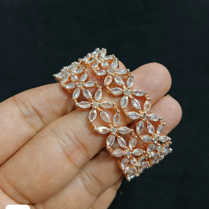 BRACELETS AMÉRICAINS DE STYLE CLASSIQUE EN DIAMANT BRACELETS PLAQUÉS ARGENT TRADITIONNELS ET À LA MODE ET ZIRCON CUBIQUE POUR FEMMES ET FILLES - Product Image 1