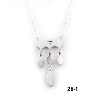 Collier artisanal en turquoise blanche du Sud-Ouest et argent sterling avec serti clos - Product Image 4