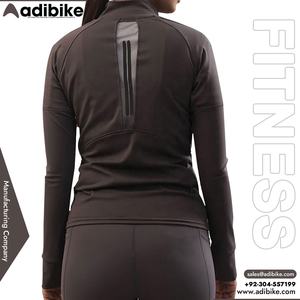 Veste à capuche zippée à manches longues légère et respirante pour femme, best-seller, avec logo sur le devant, idéale pour le yoga et l'entraînement - Product Image 4