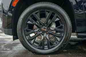 GMC Yukon XL Denali Sport Utility CAR SUV d'occasion en excellent état - Product Image 3