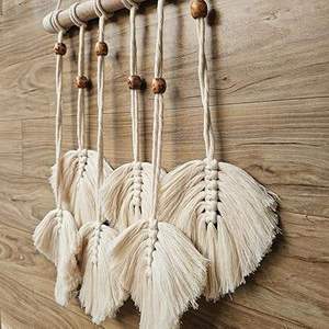 Arte de tapiz de algodón bohemio colorido colgante de pared de plumas de macramé personalizado - Product Image 4